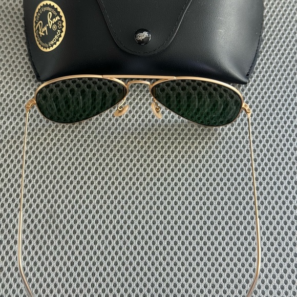 Ray Ban Aviators - Picture 2 of 3